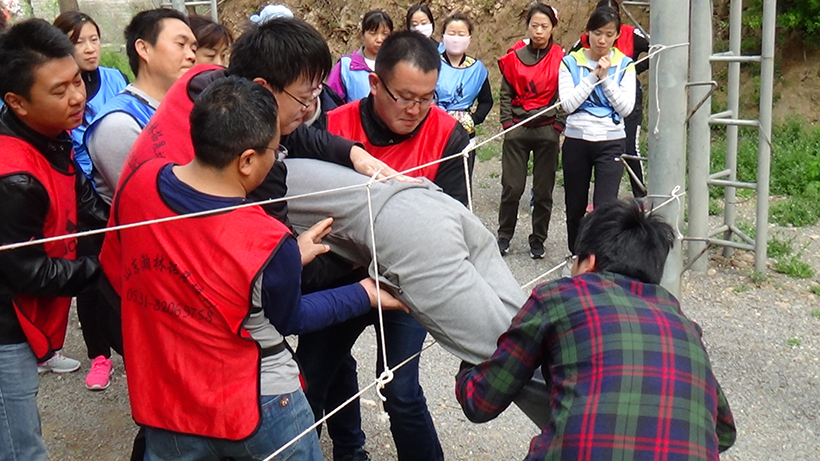 山東晉煤明化集團(tuán)有限公司宣教中心精英團(tuán)隊(duì)參加瀚林拓展培訓(xùn) 2017年4月18日-19日 